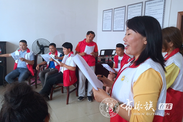 邓守强：龙里布依山歌唱响新时代 民族文化绽放文明之花 (28).jpg