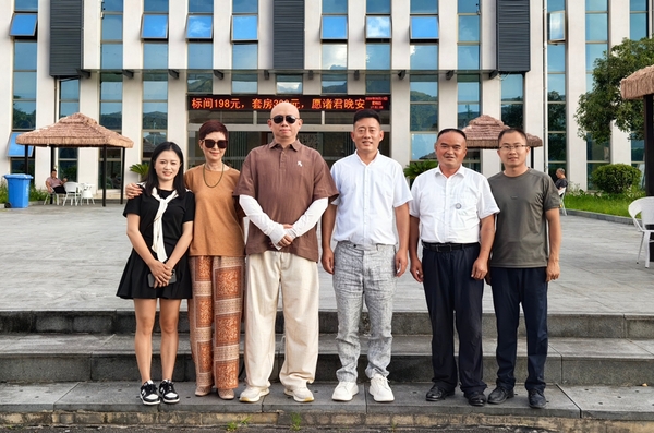 聚力民俗旅居融合 多方联动共谋湾滩河文旅发展新篇——调研团赴龙里湾滩河镇调研“民俗文化+旅居”产业 (1).jpg
