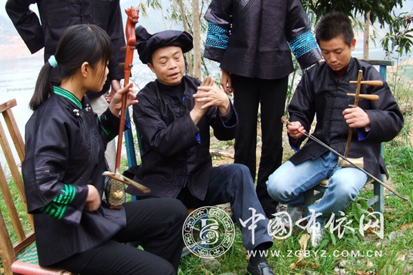 梁秀江：国家级非物质文化遗产布依族“八音坐唱”传承人2_副本.jpg