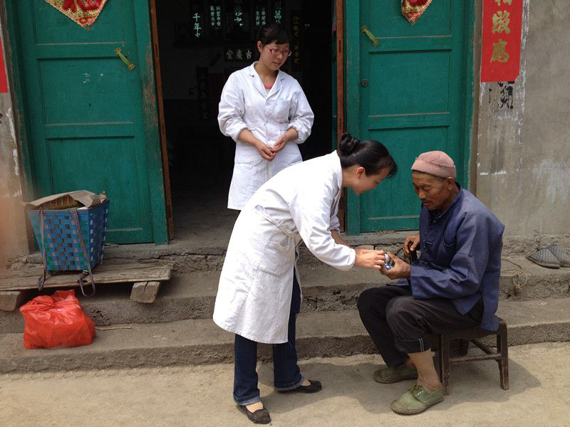 钟晶：“最美乡村女医生”的坚守  &nbsp;用青春抒写大爱 (25).jpg