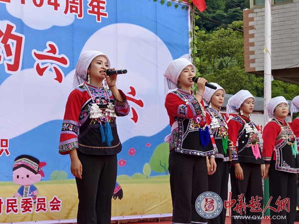 贵州都匀：布依族同胞载歌载舞欢度传统节日“六月六” (12).jpg
