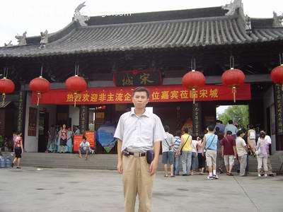 韦开典：挖掘布依民族旅游文化的第一人.jpg