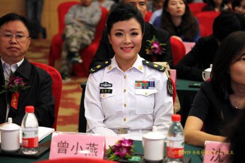 曾小燕：布依族歌手，国家二级演员.jpg