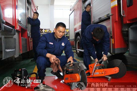 陈光龙：用坚守与奉献书写春节“敬业福”.jpg