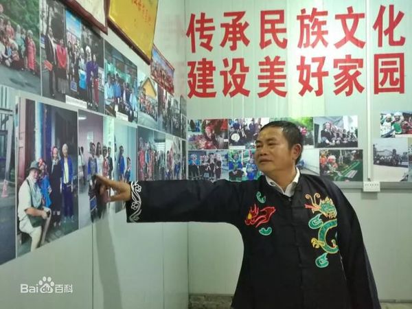 韦波：第十三届全国人大代表，布依族刺绣传承人.jpg