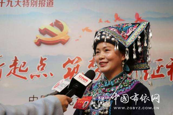 金玉琴：布依族木艺女杰.jpg
