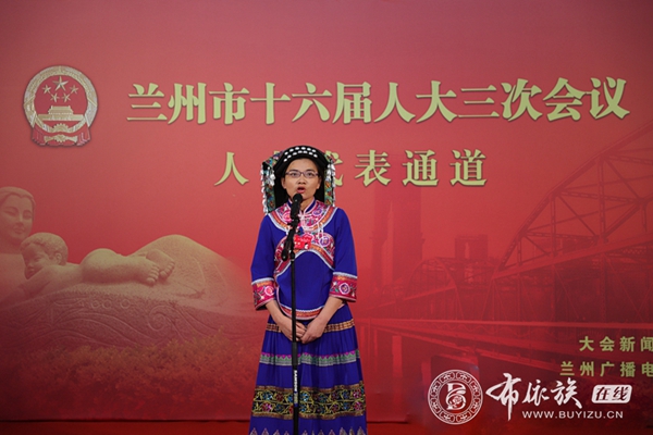 秦德瑜：“白衣天使”传递两会“好声音”1.jpg