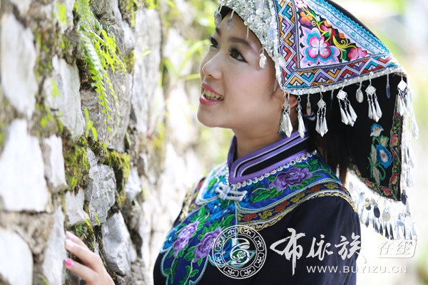 韦忠秀：布依族歌手，布依族宣传使者 (2).jpg