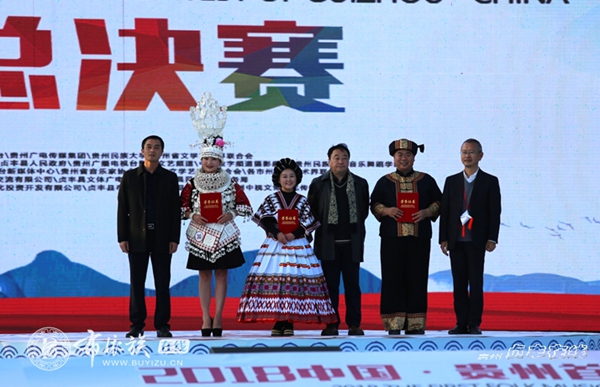 2018中国·贵州首届山歌民谣演唱大赛总决赛在贞丰县三岔河水上舞台圆满落幕4.jpg