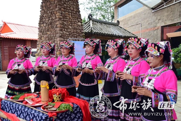 滇黔两地布依族同胞共庆“六月六”传统水稻节 (10).jpg