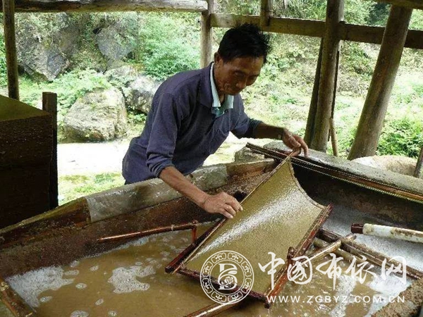罗守全：国家级非物质文化遗产“皮纸制作技艺”传承人2.jpg