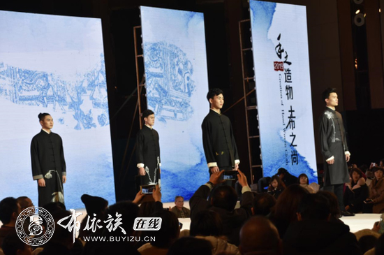 黔西南州册亨县首届布依土布时尚推介会在兴义举行4.jpg