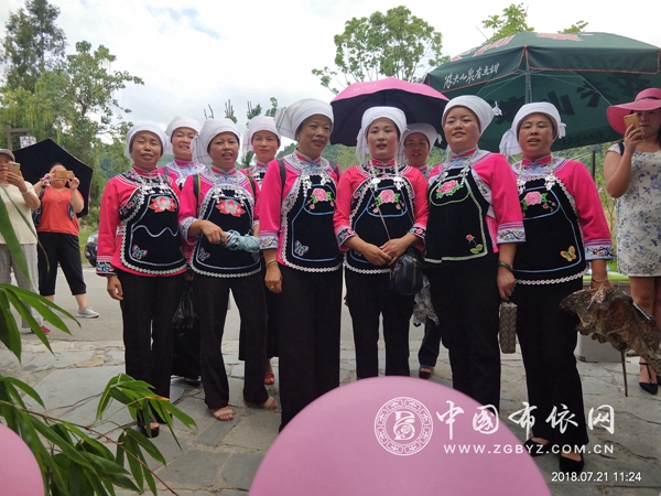 黔南州山歌协会龙里分会举行“激情七夕•相聚龙里”布依山歌交流活动 (1).jpg
