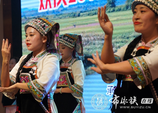 贵州贵阳：布依族同胞欢天喜地共庆“布依年” (4).jpg