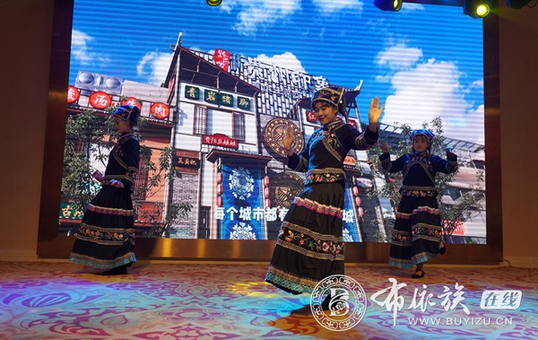 贵州贵阳：布依族同胞欢天喜地共庆“布依年” (3).jpg