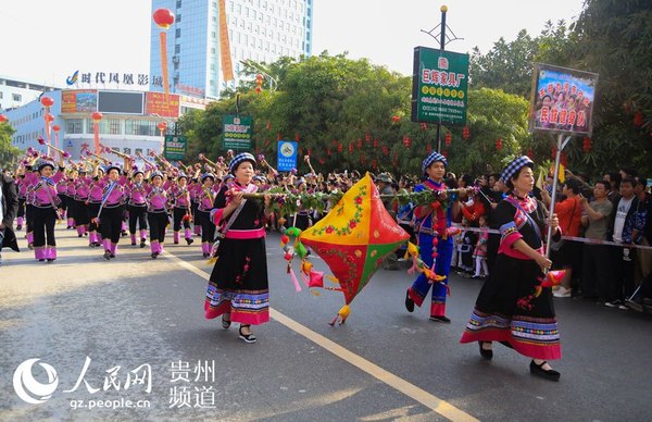 贵州望谟：数万布依族同胞共度布依“三月三”12.jpg