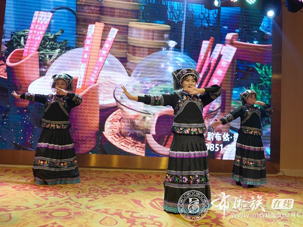 贵州贵阳：布依族同胞欢天喜地共庆“布依年” (17).jpg