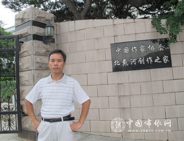 杨启刚：中国作家都匀第一人 (5).jpg