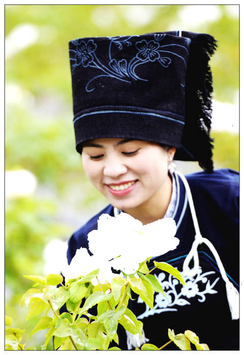 探访古朴典雅的黔南惠水布依族头饰