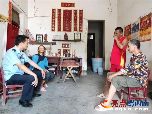 王书叁：布依寨里的“自家人”2.jpg
