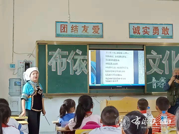 罗兰芬：非物质文化遗产“布依山歌十八调”传承人2.jpg