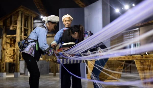 镜头下的布依族纺织文化